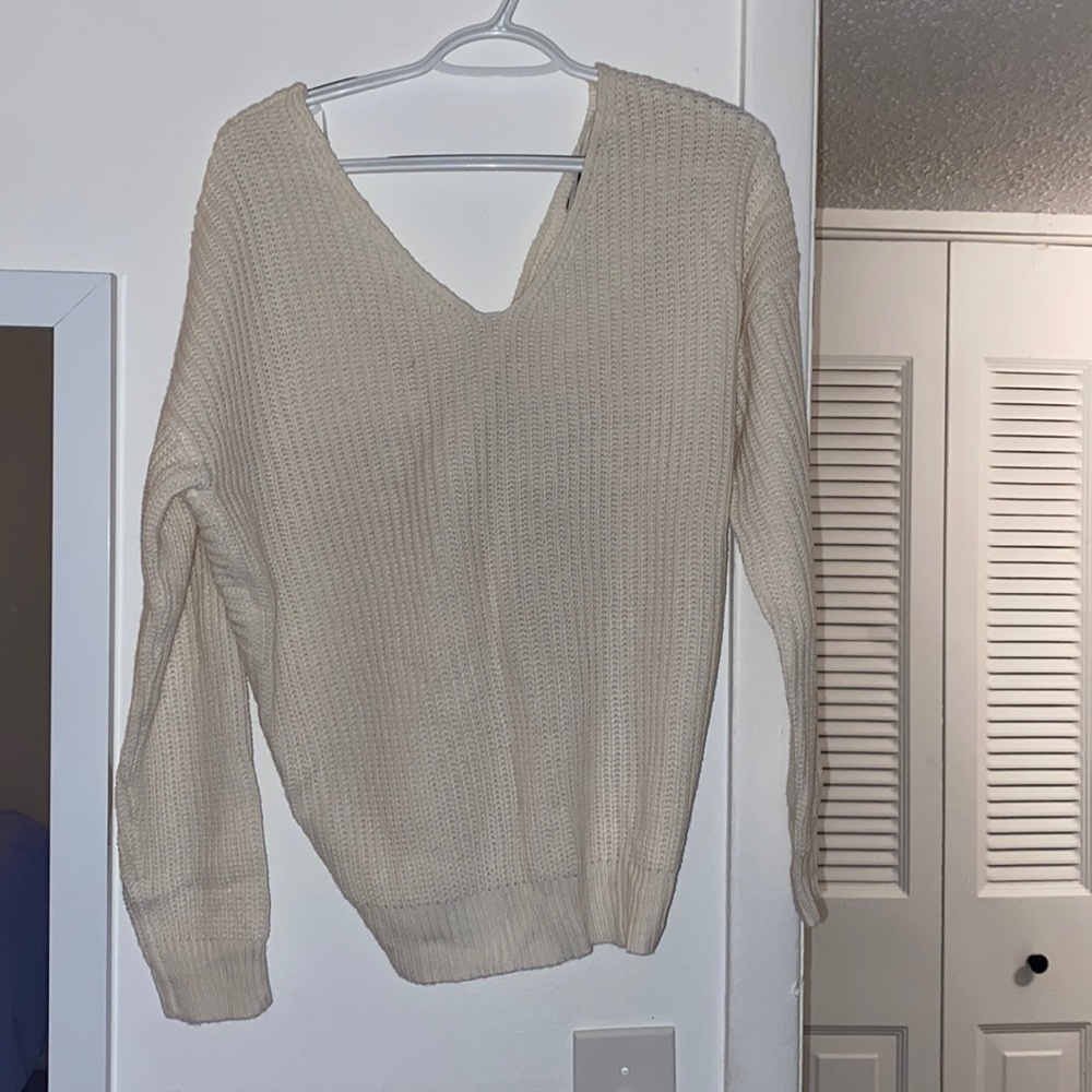White Sweater - Twist in Back - M